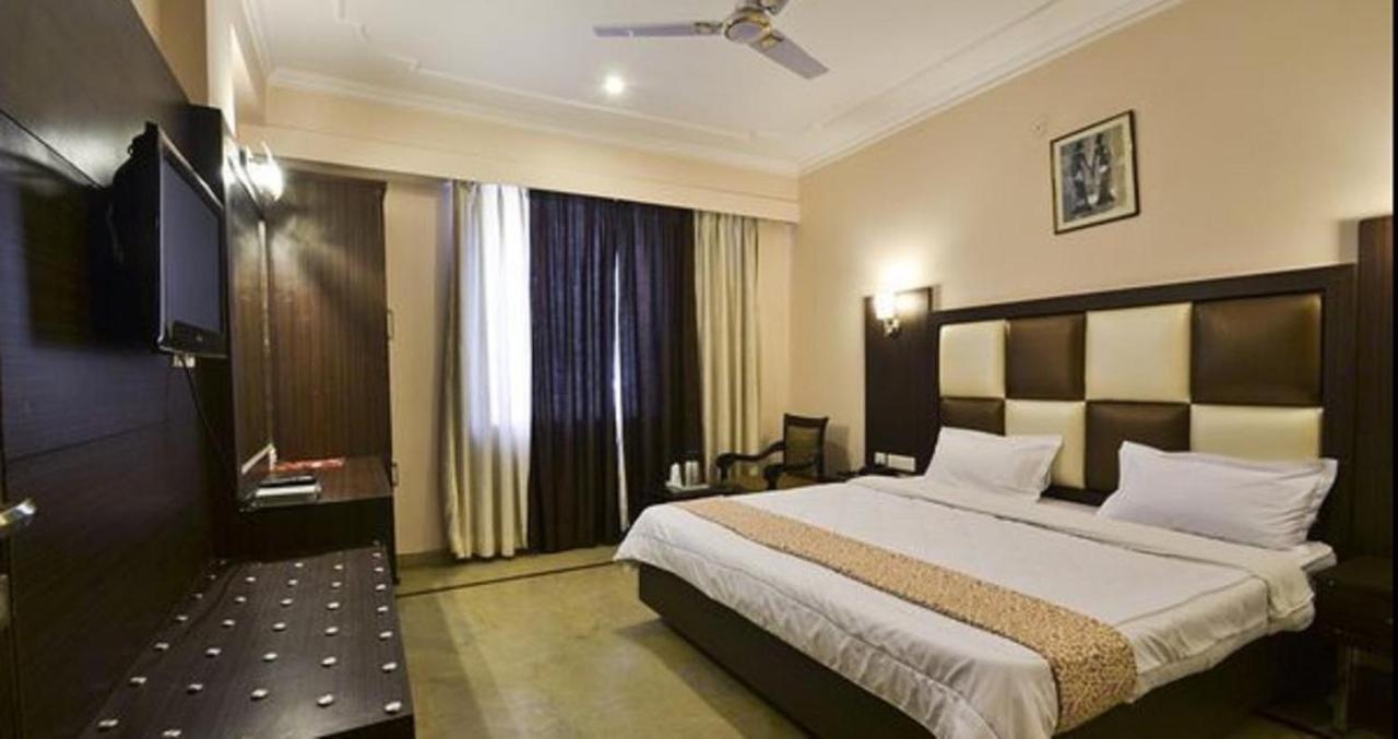 Paramount Hotel Dzsaipur Kültér fotó