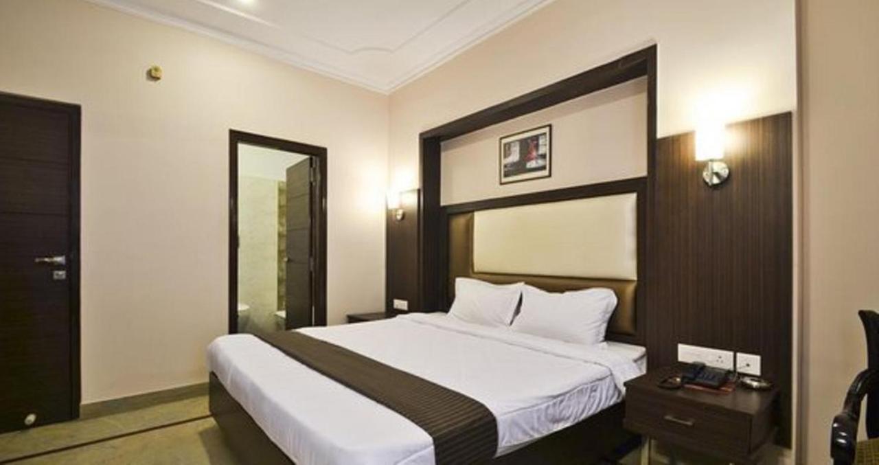 Paramount Hotel Dzsaipur Kültér fotó